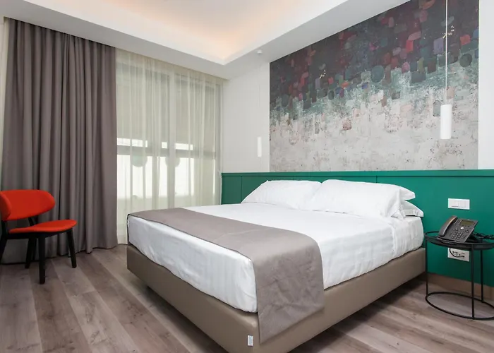 Smart מלון נאפולי