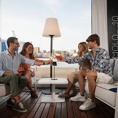 Smart 4* Naples